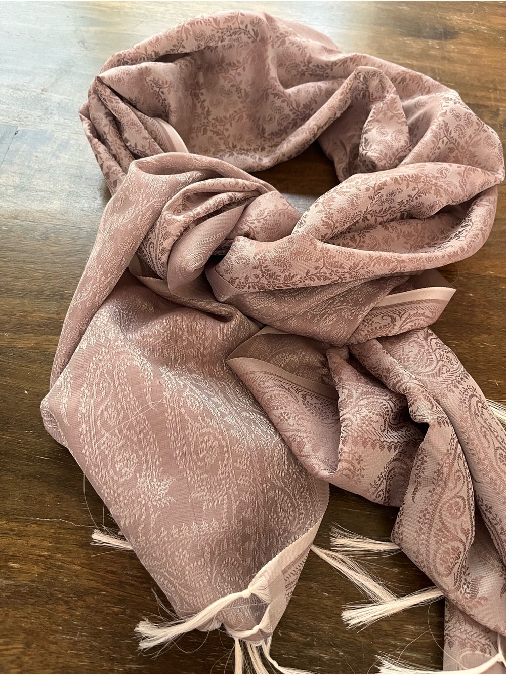 Elegant Paisley Jacquard Scarf in Dusty Rose